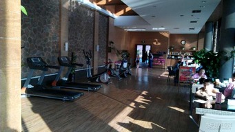 溫泉里的健身器材 當(dāng)舒適享受遇見技術(shù)創(chuàng)新